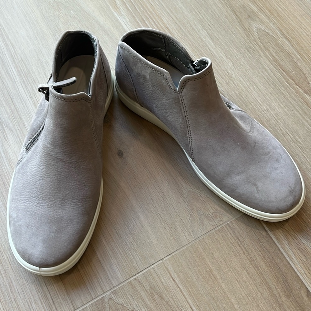 Ecco 7 Soft Gray Low Booties Sz 6